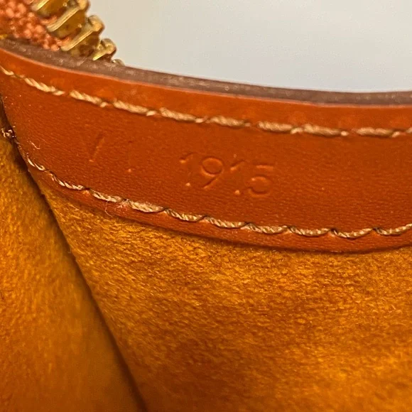 Vintage Louis Vuitton Epi Lussac Shoulder Bag In Kenyan Fawn - Picture 10 of 15